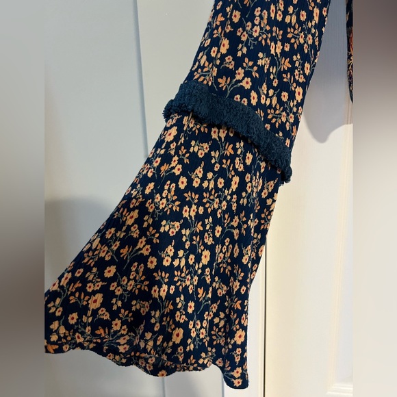 Earthbound Floral Long Sleeve Crop Top - Picture 2 of 6